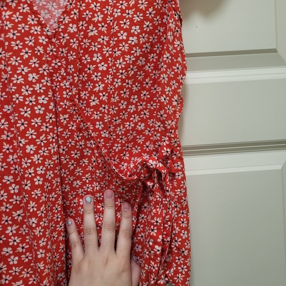 Cute Red Wrap Flower Print Shirt - Picture 3 of 5